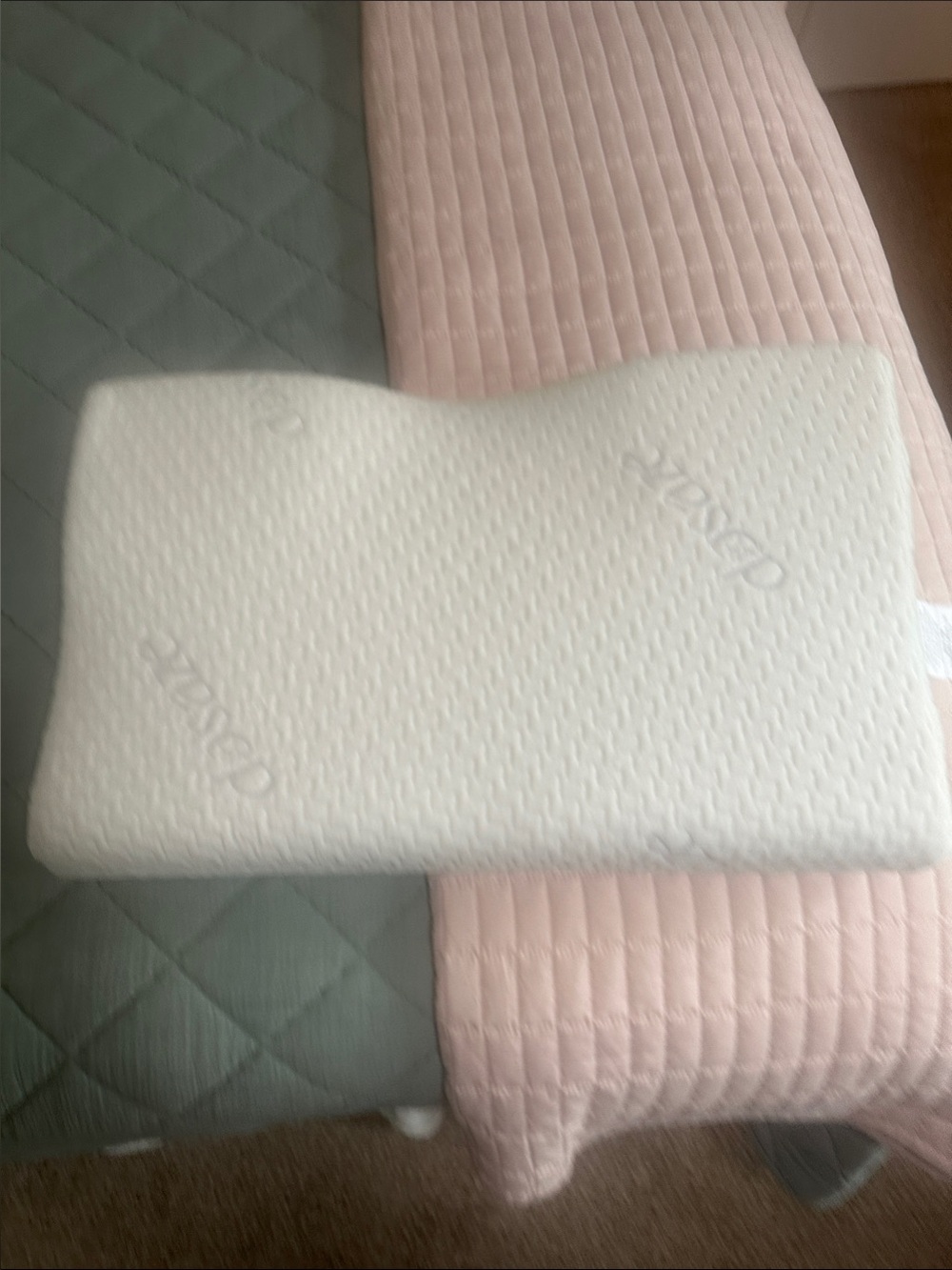 Contoured orthopedic Pillow - White